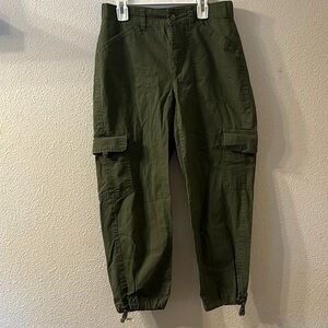 Reitmans green wide leg cargo pants size 2